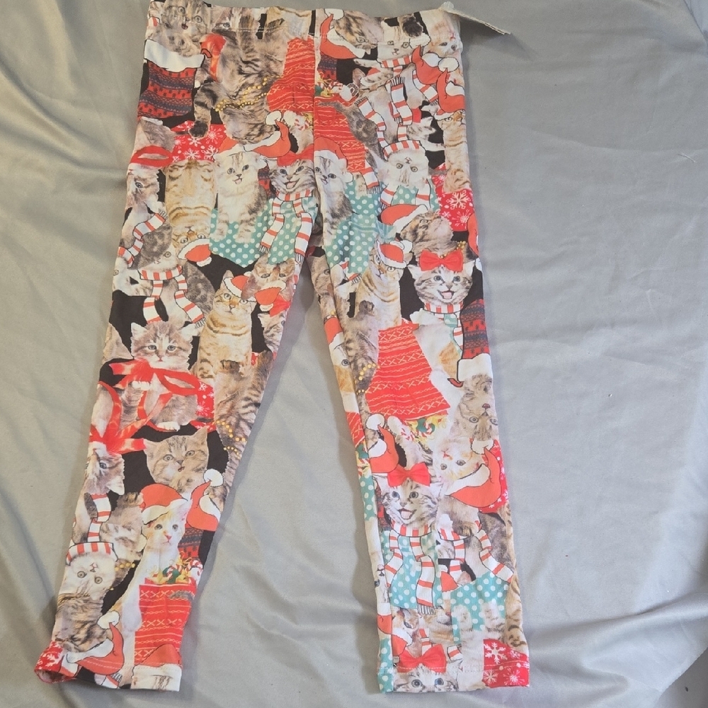 L.O.L. Vintage Red and Green Leggings Vibrant Artistic Design